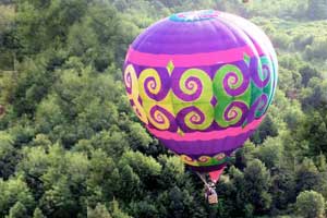 Lucy in the Sky balloon flying over Stowe, VT